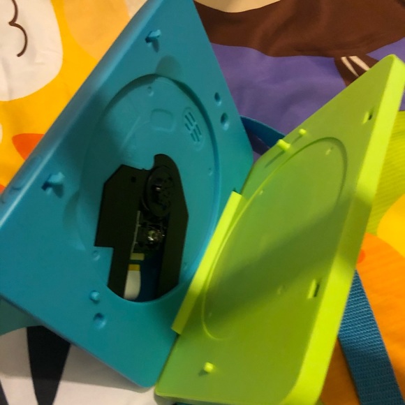 PBS kids tablet / DVD player - Picture 2 of 5